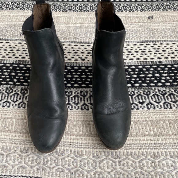 H by Hudson black leather Chelsea boots size 10/41 - Picture 4 of 7